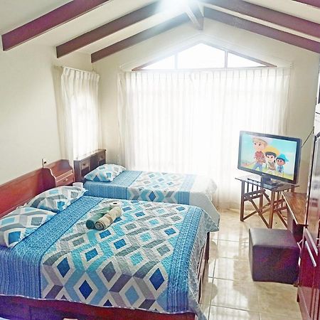 Residencial Moroni - Alojamiento En Cochabamba Bed and Breakfast Eksteriør billede