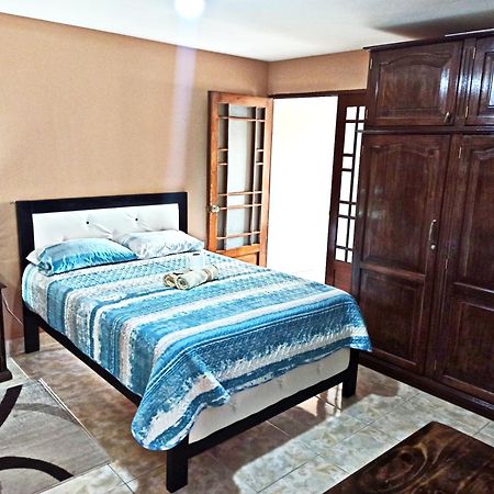 Residencial Moroni - Alojamiento En Cochabamba Bed and Breakfast Eksteriør billede