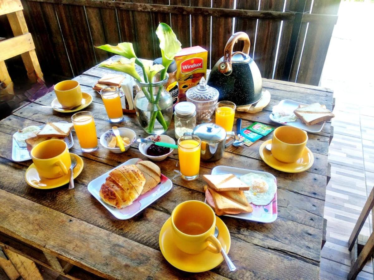 Residencial Moroni - Alojamiento En Cochabamba Bed and Breakfast Eksteriør billede