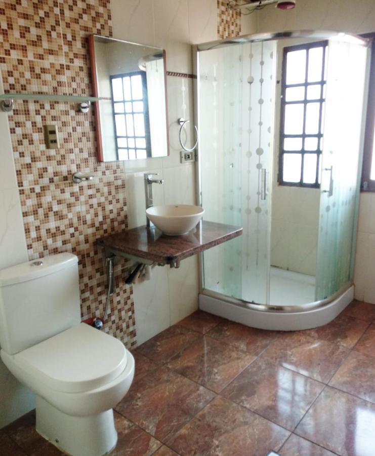 Residencial Moroni - Alojamiento En Cochabamba Bed and Breakfast Eksteriør billede