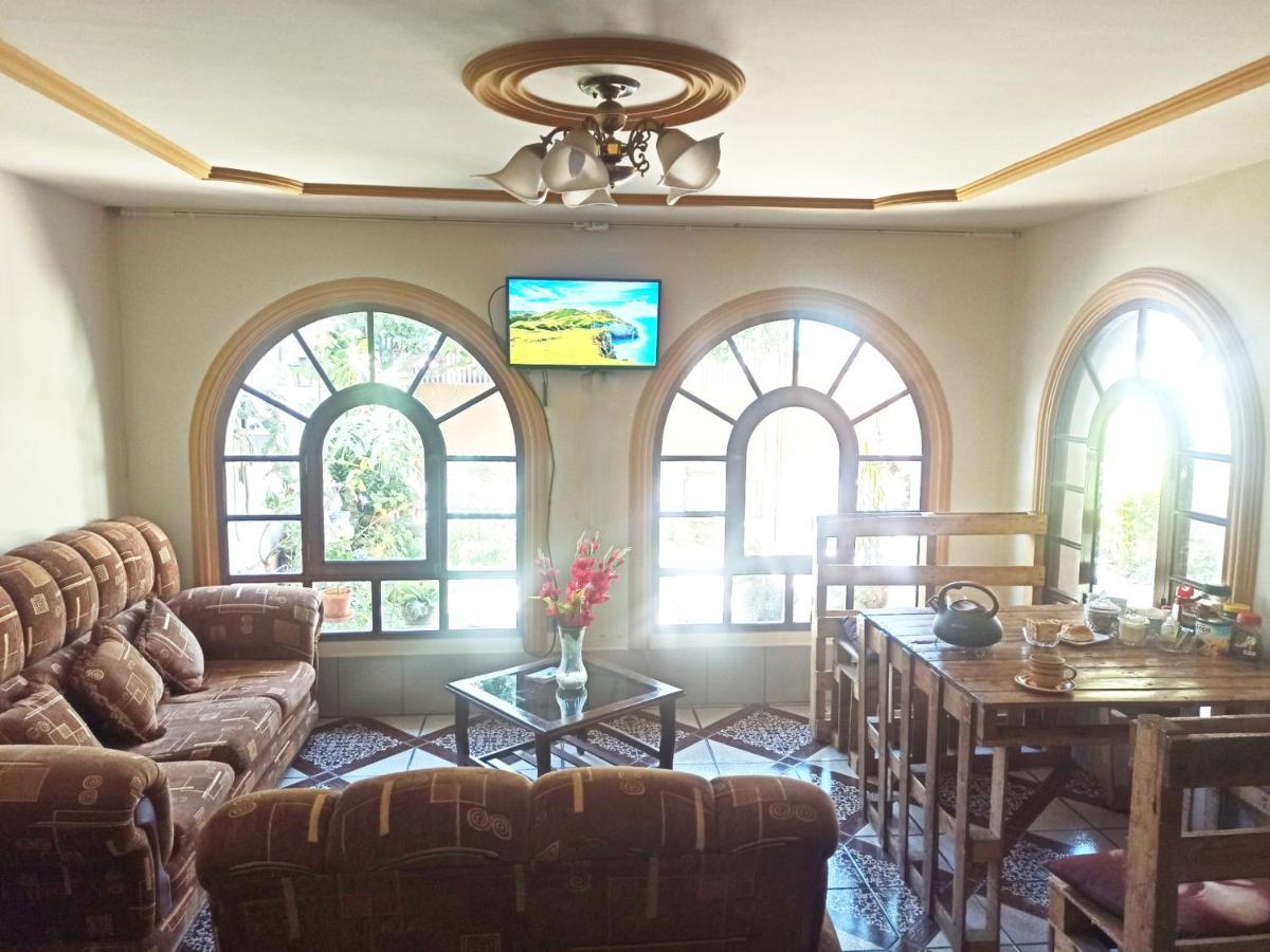 Residencial Moroni - Alojamiento En Cochabamba Bed and Breakfast Eksteriør billede