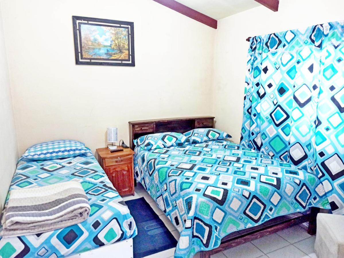 Residencial Moroni - Alojamiento En Cochabamba Bed and Breakfast Eksteriør billede