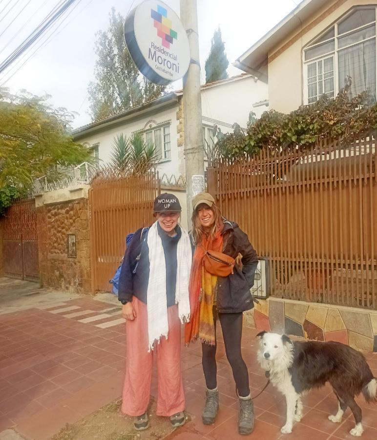 Residencial Moroni - Alojamiento En Cochabamba Bed and Breakfast Eksteriør billede