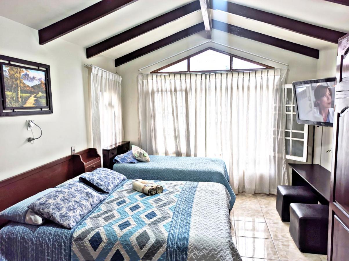 Residencial Moroni - Alojamiento En Cochabamba Bed and Breakfast Eksteriør billede
