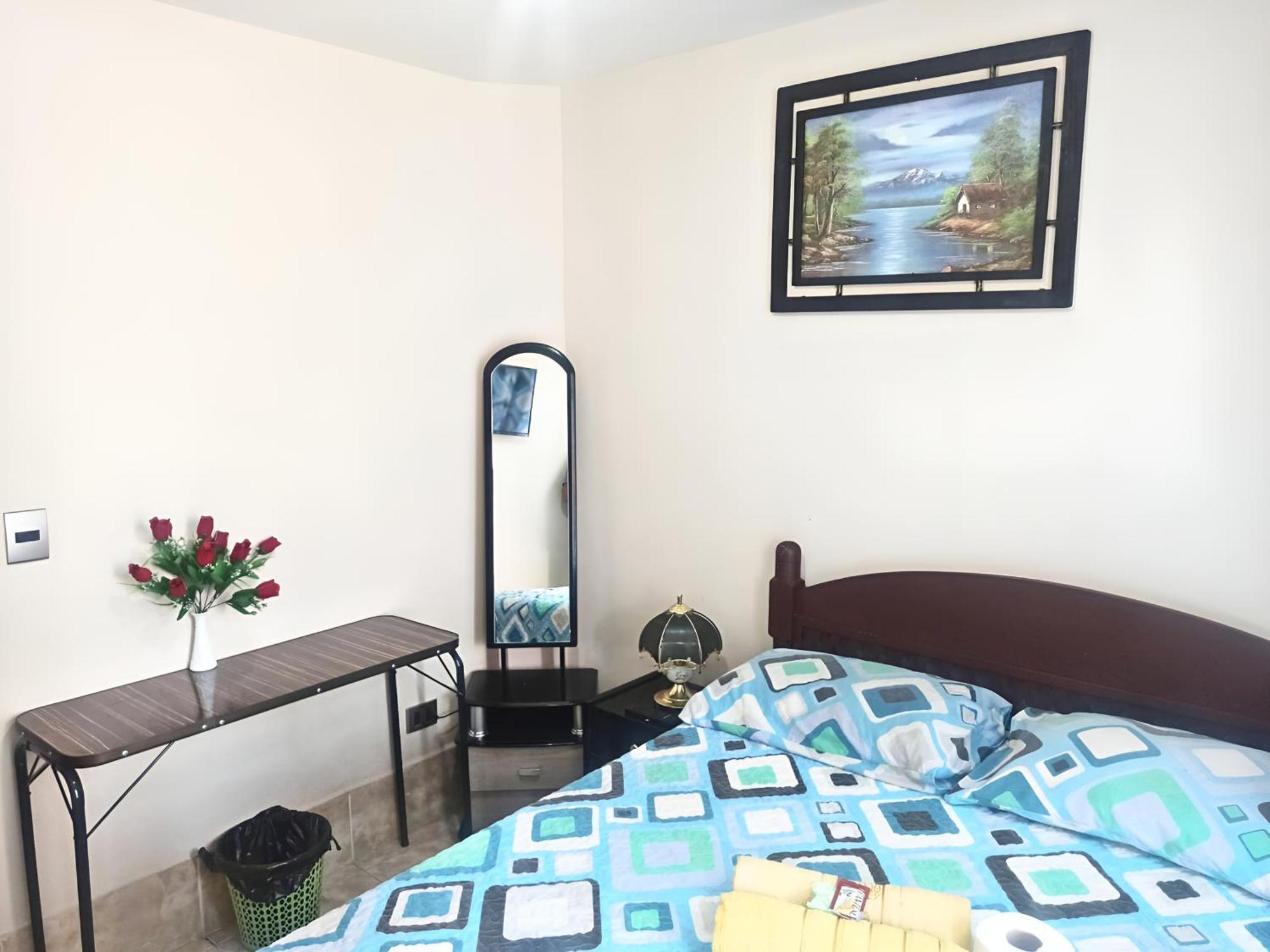 Residencial Moroni - Alojamiento En Cochabamba Bed and Breakfast Eksteriør billede