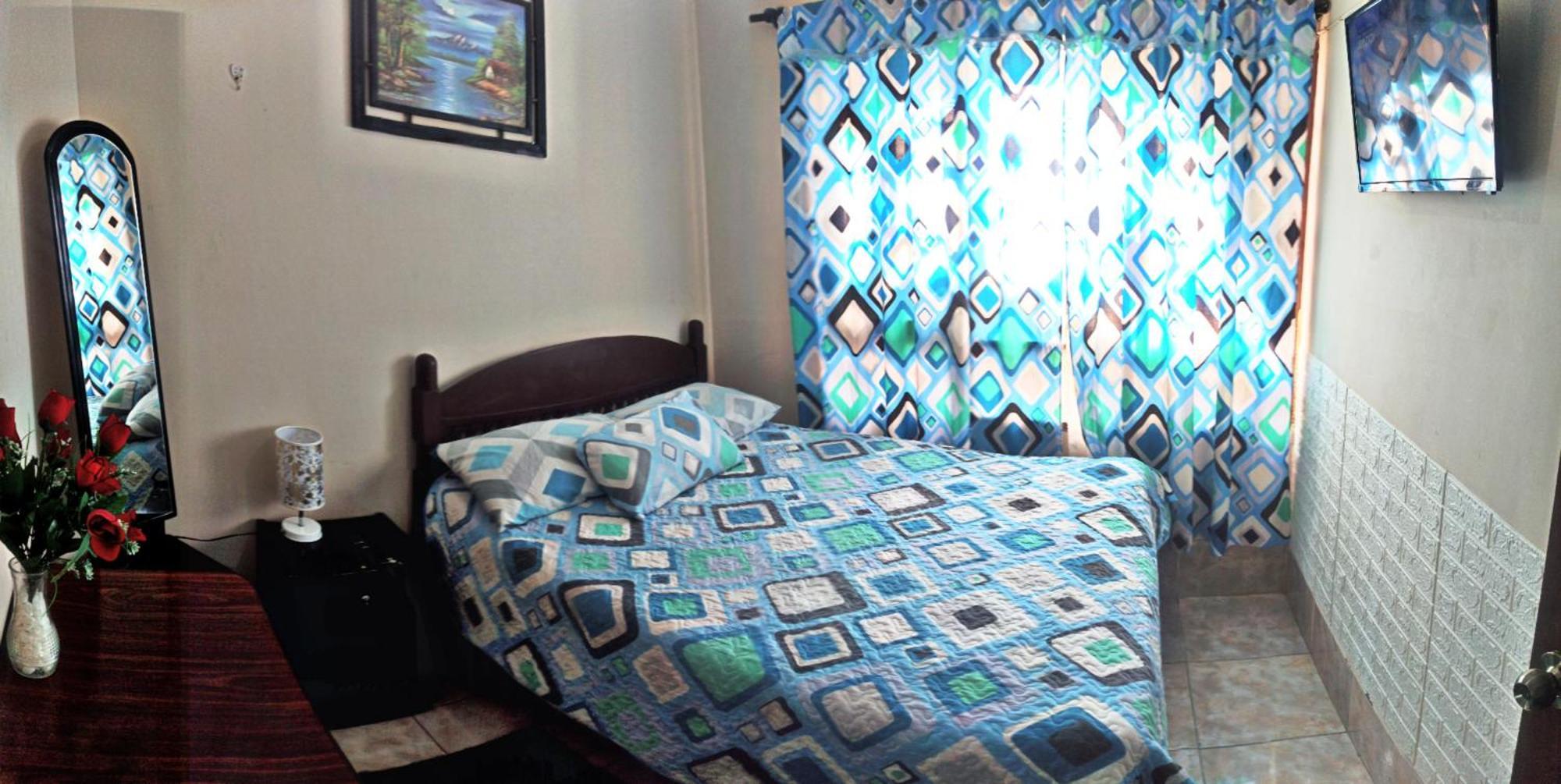 Residencial Moroni - Alojamiento En Cochabamba Bed and Breakfast Eksteriør billede