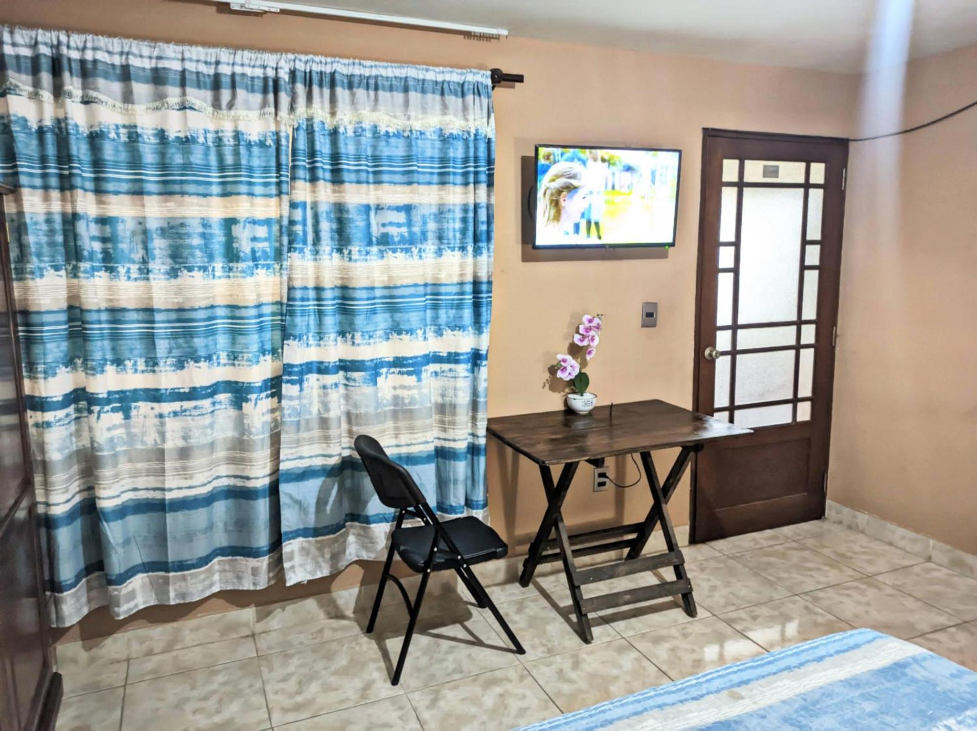 Residencial Moroni - Alojamiento En Cochabamba Bed and Breakfast Eksteriør billede