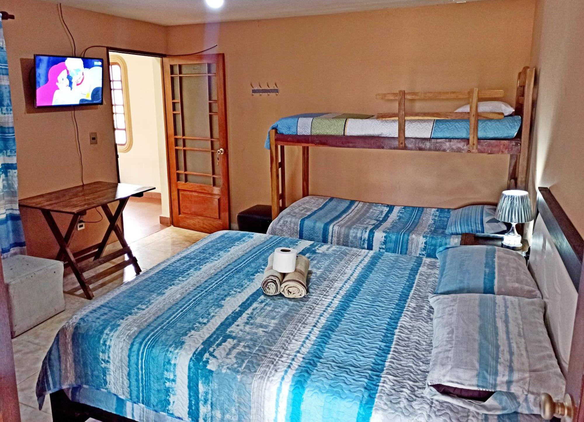 Residencial Moroni - Alojamiento En Cochabamba Bed and Breakfast Eksteriør billede